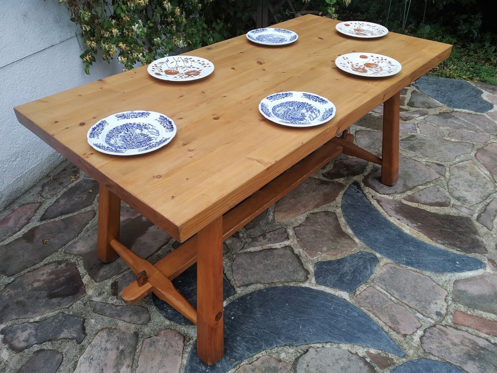 Table chalet feet compass