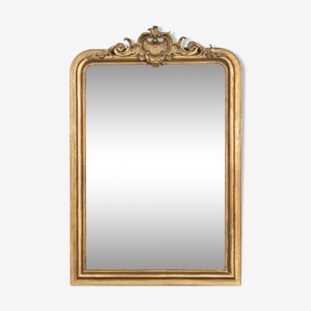 Miroir d'or antique avec l'écusson de coquille