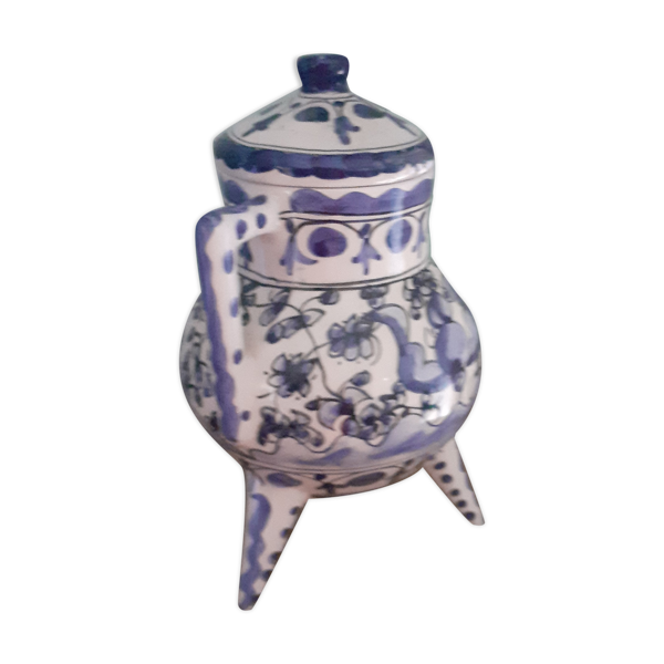 Pot en céramique blanc et bleu avec 2 anses et couvercle - 3 pieds, style casserole en fonte Pot artisanal, type casserole ancie