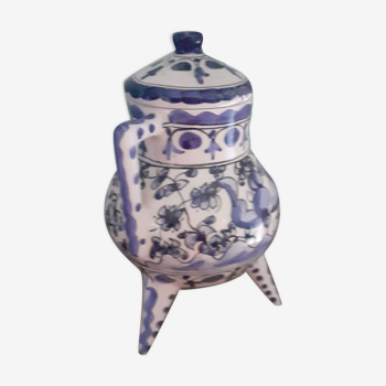 White and blue ceramic pot - with 2 handles and lid - 3 feet, cast iron pan style