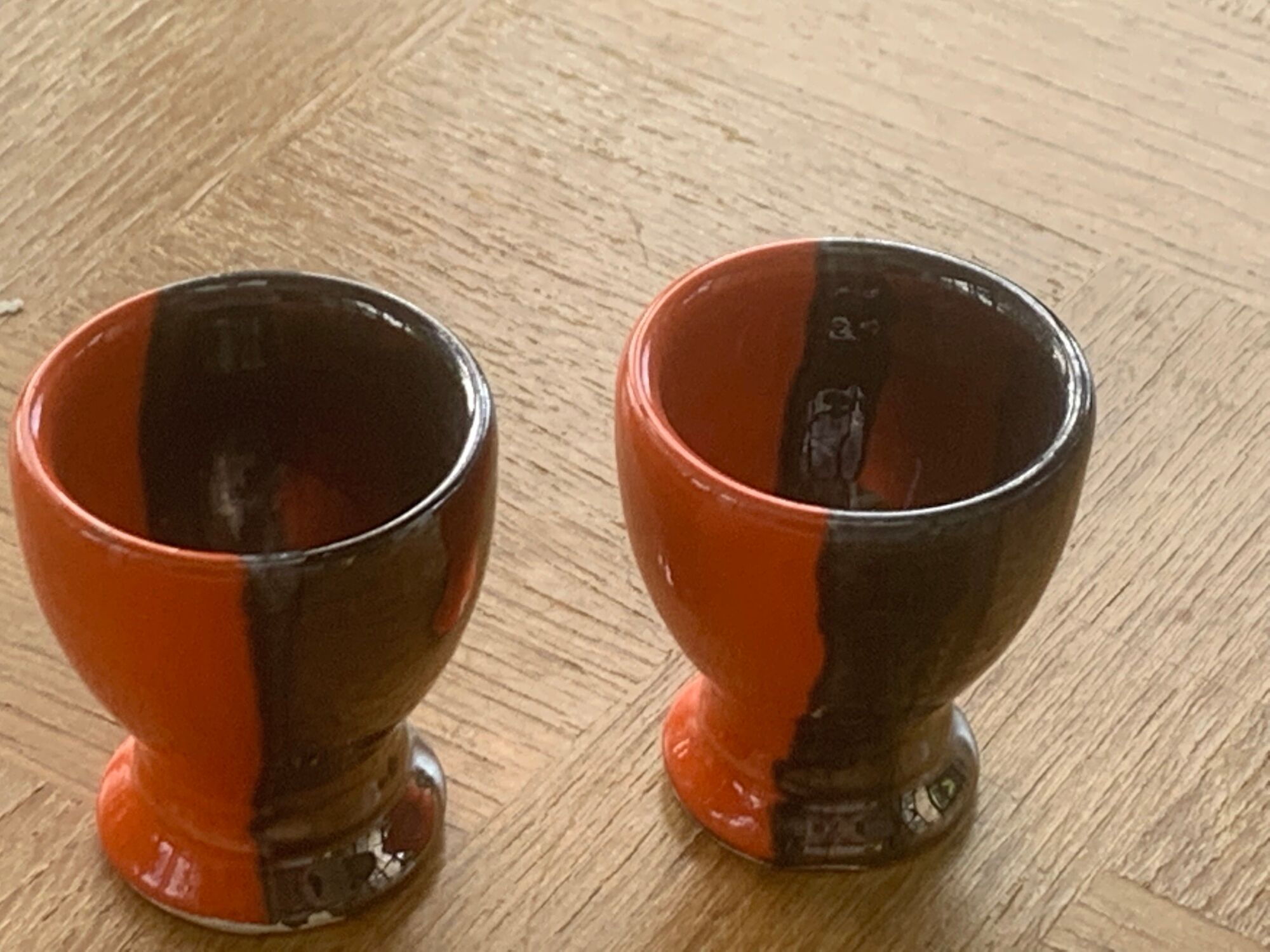 Set of two coquetiers and two caquelons in vintage 1950 two-tone ceramic