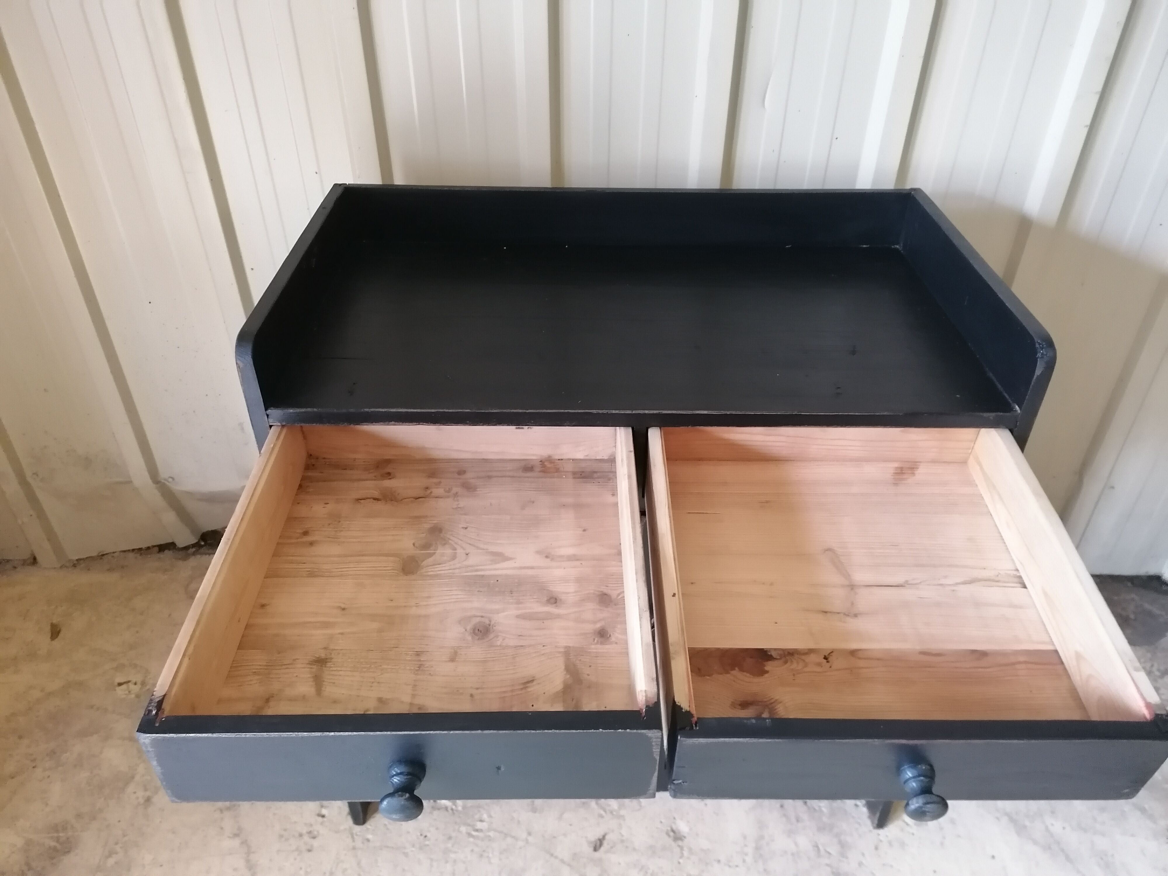 Low wooden entrance furniture
