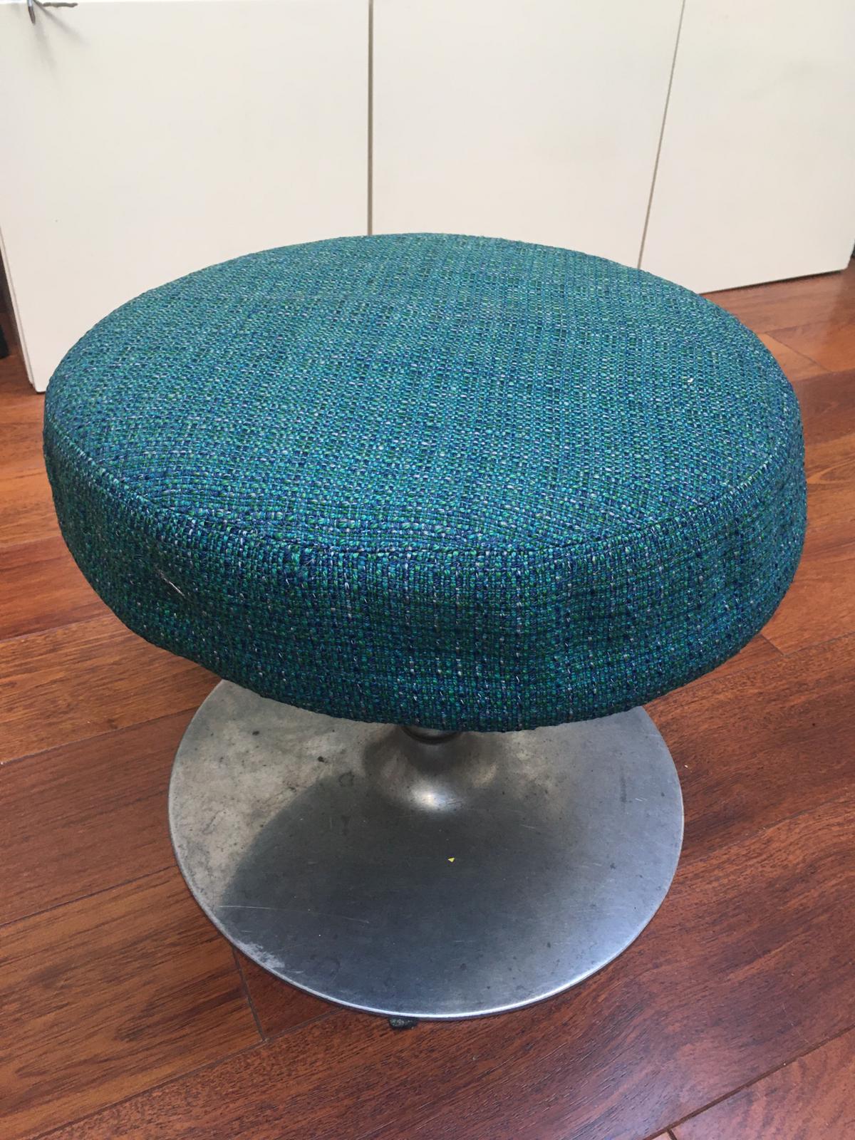 Swivel stool
