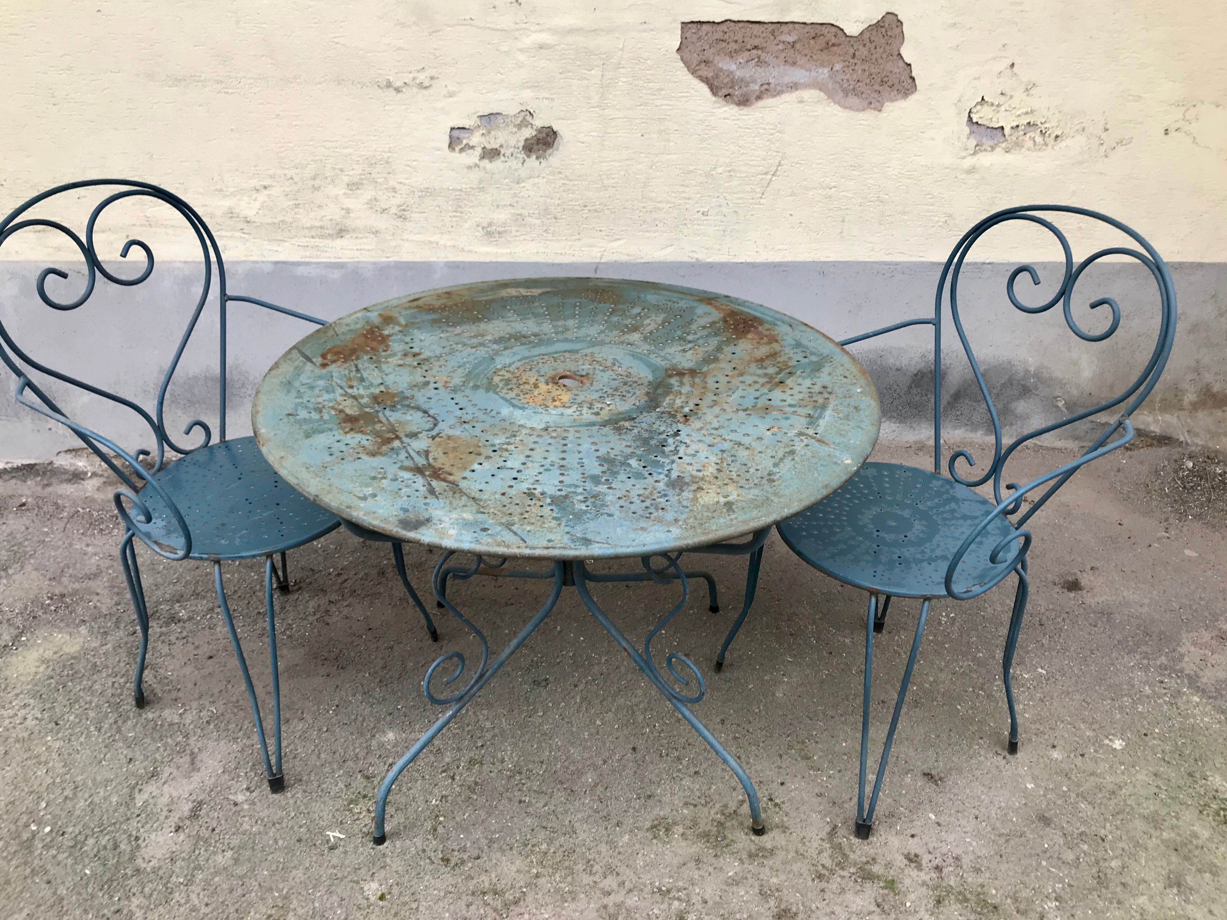 1 Table and 2 wrought iron garden chairs 1950 vintage