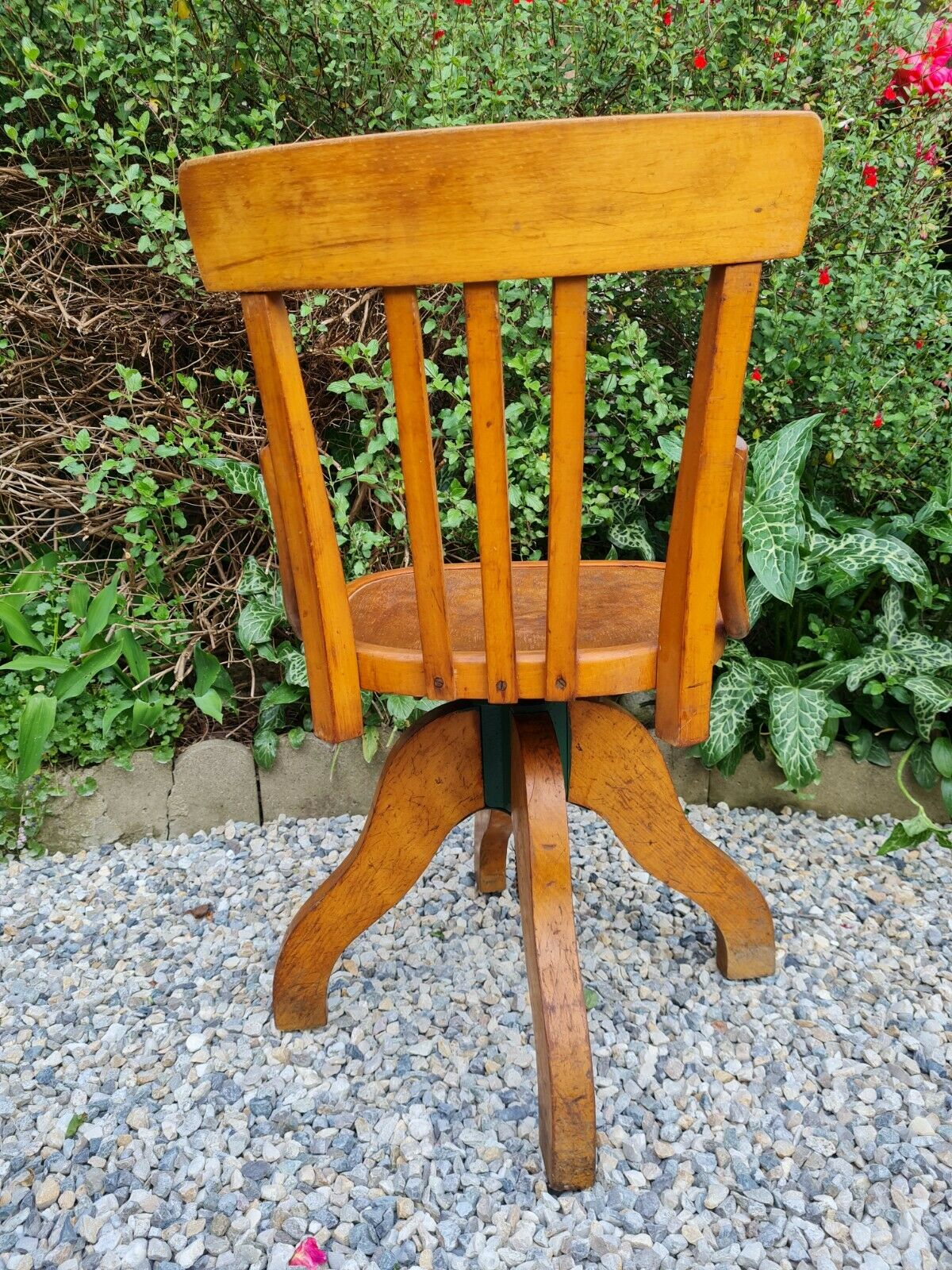 Chaise de bureau pivotante en bois vintage