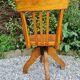 Chaise de bureau pivotante en bois vintage