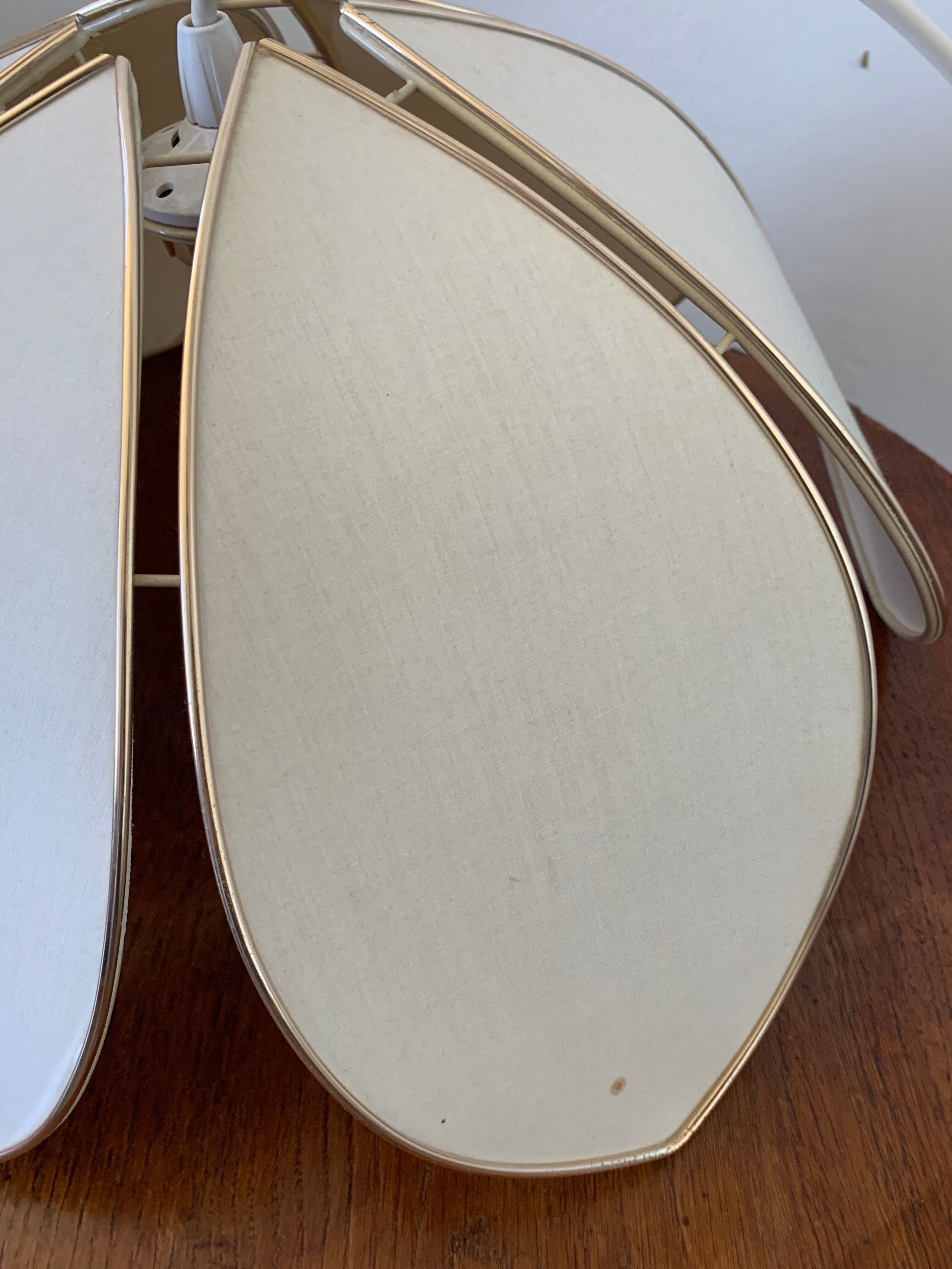 Lotus flower suspension