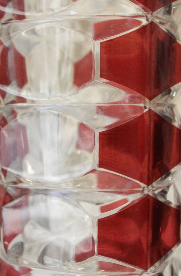Vase en verre couleur rubis par JG Durand et produit par Luminarc vers 1970
