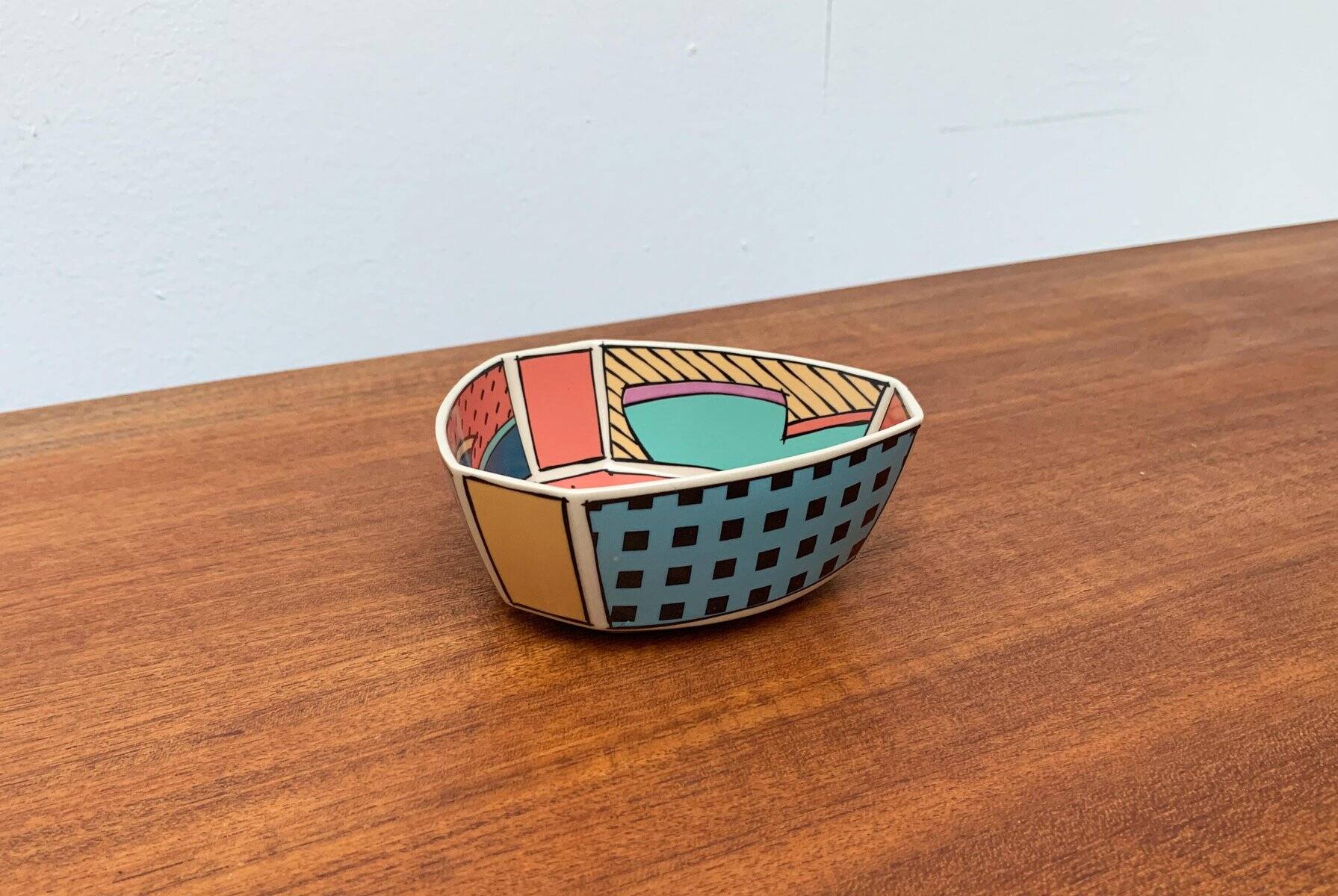 Set of 5 Bowls from the Flash One Postmodern Series by Dorothy Hafner for Rosenthal, 1980s.