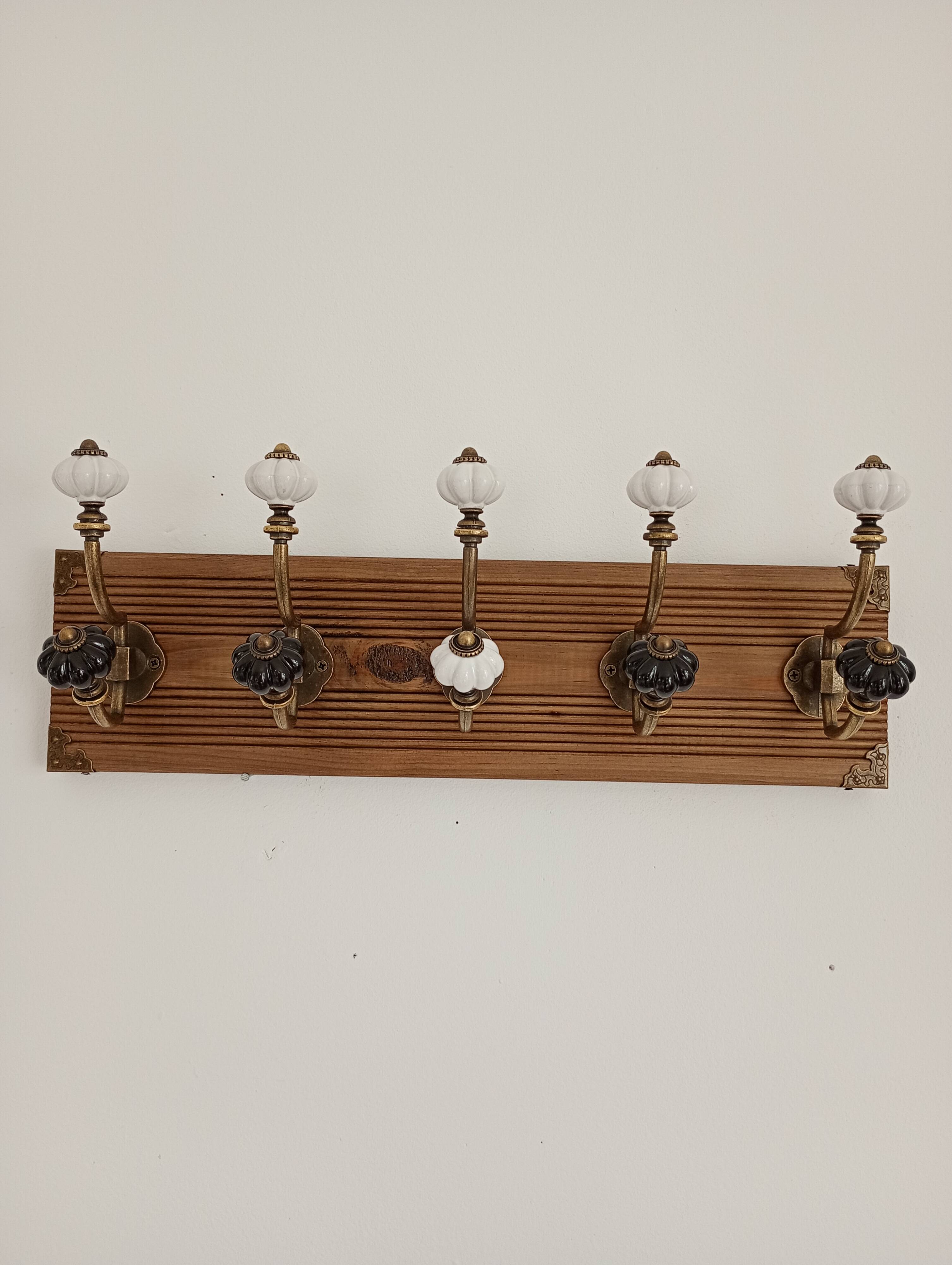 Vintage-style wall coat rack – 5 metal hooks & ceramic knobs – 4