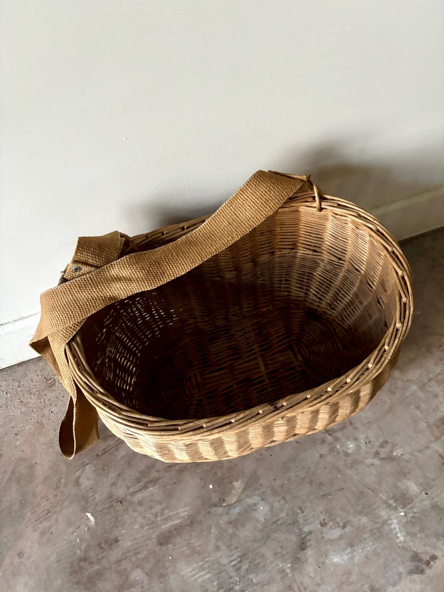 Woven wicker harvest basket