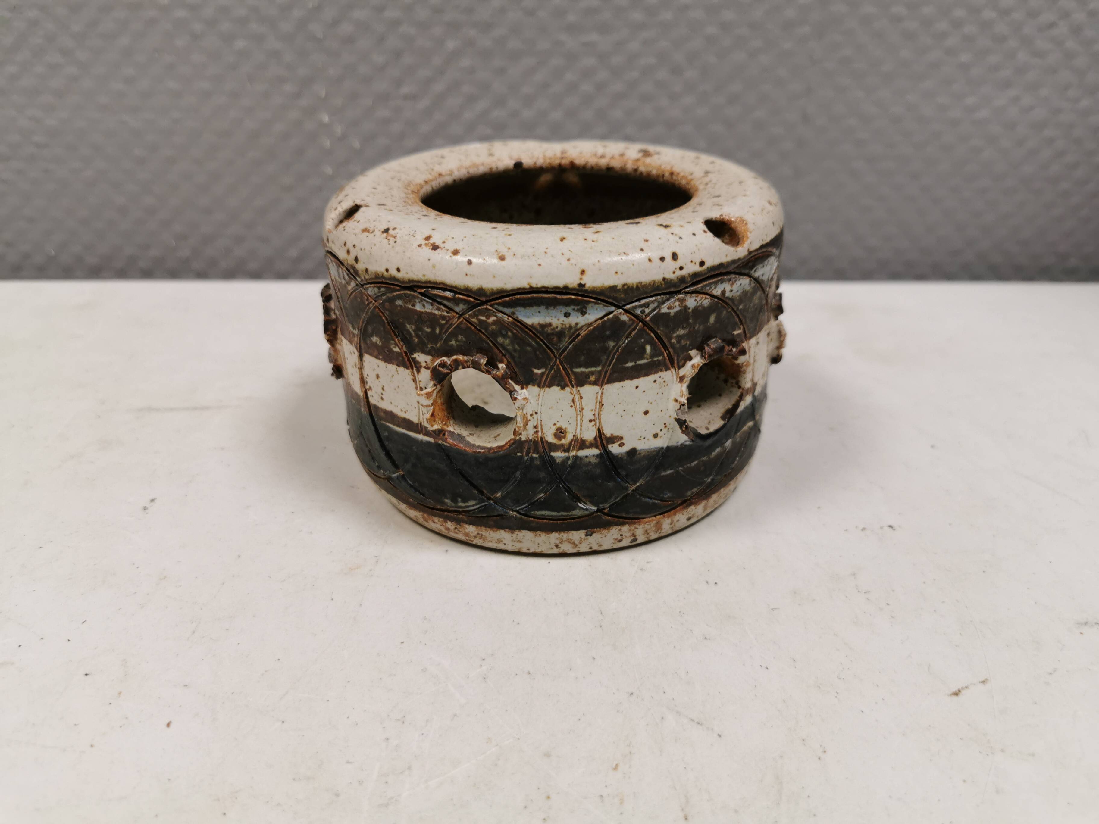Beautiful ceramic candle holder for tealights.