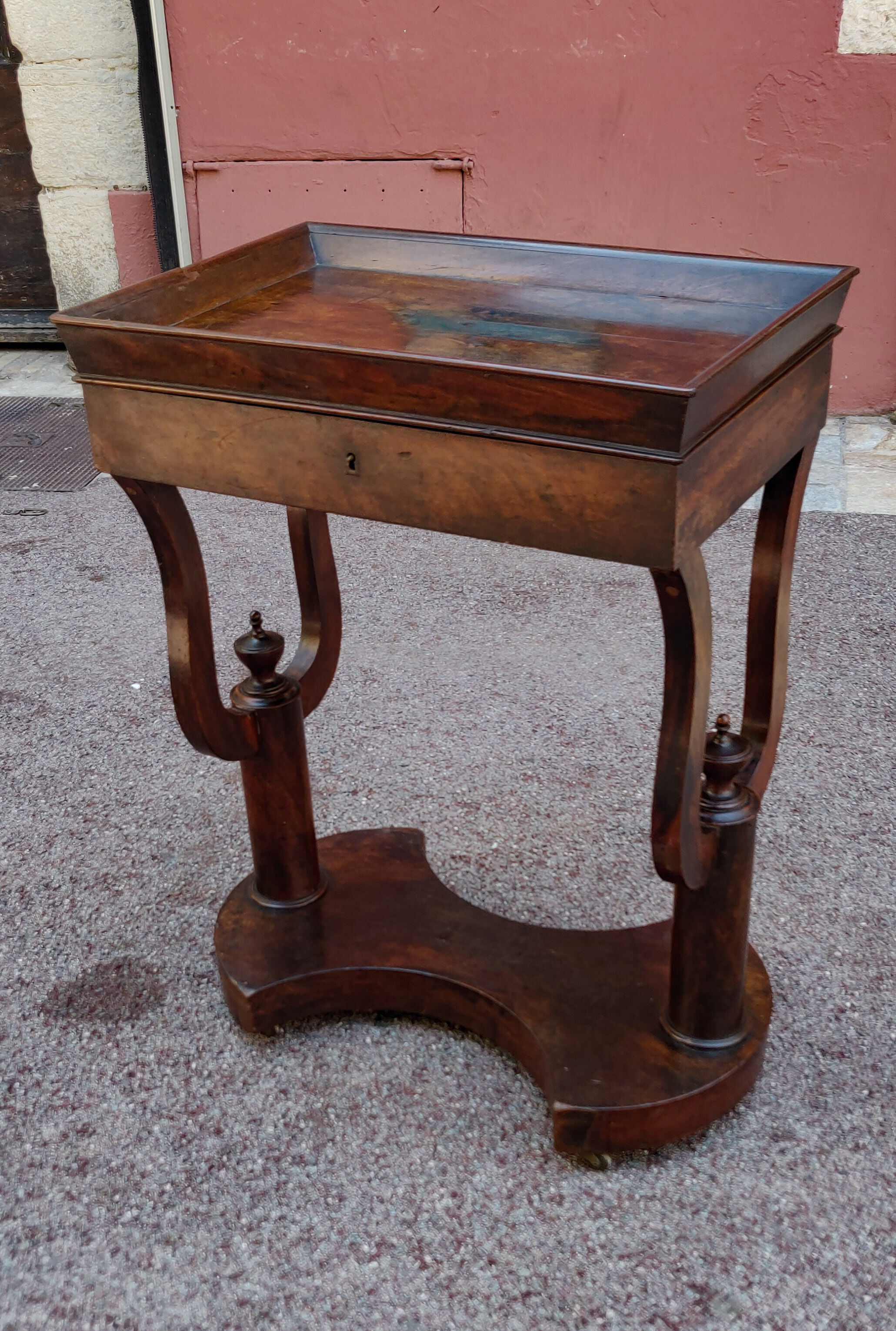 Dressing table empire 19th cty style in mahogany