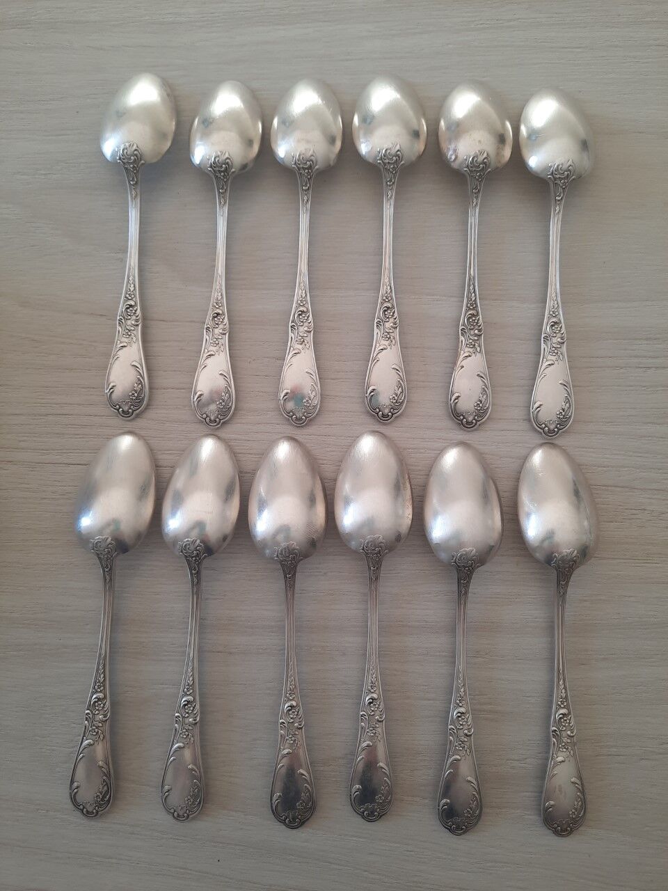 Box of 12 small old spoons in silver metal