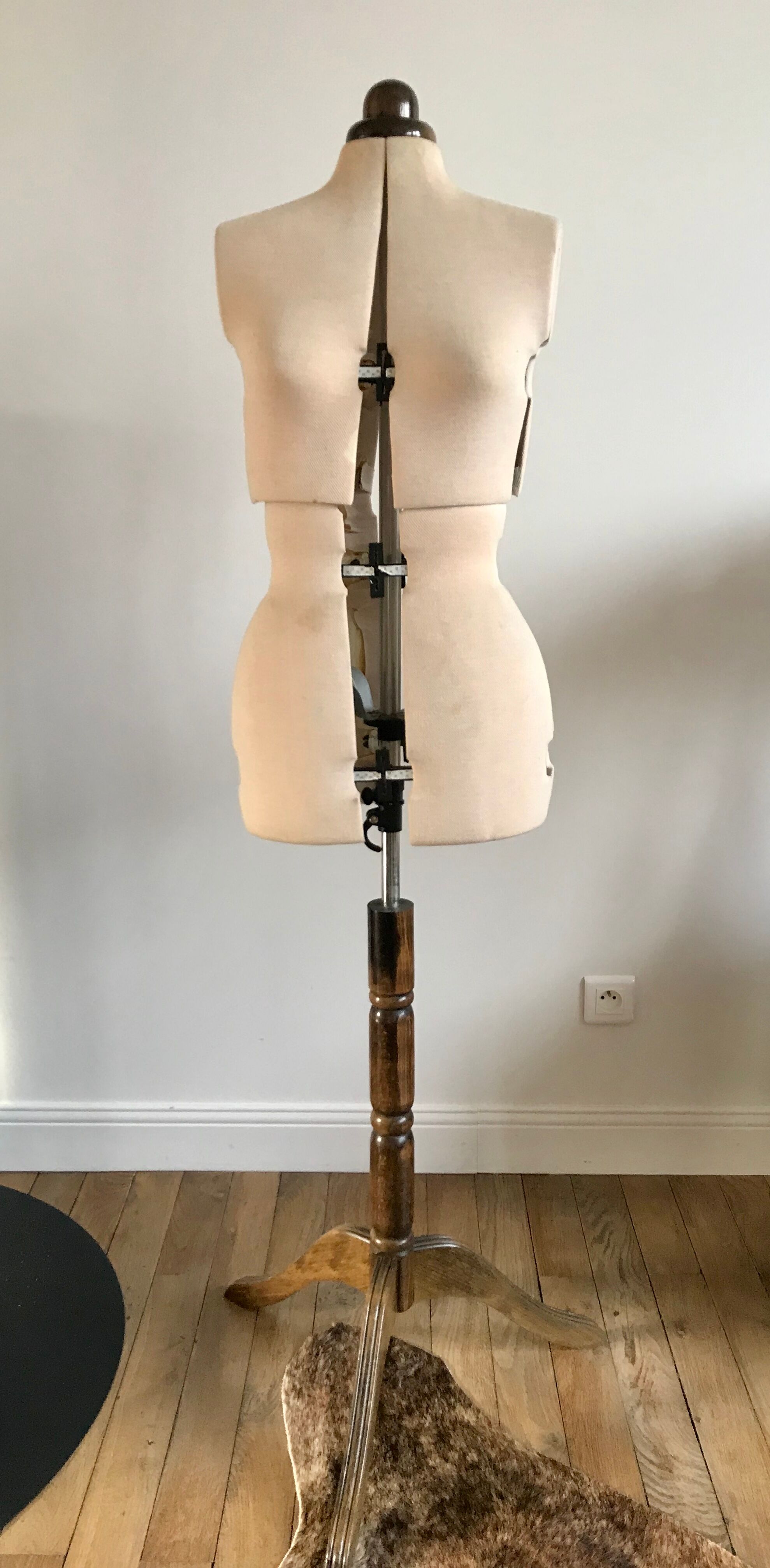 Wooden mannequin and fabric 70s