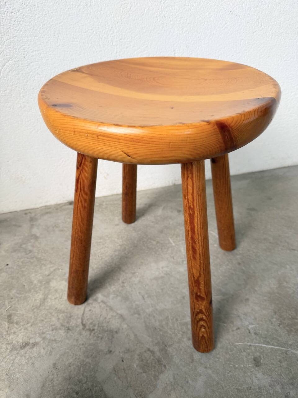Pine stool assigned to Charlotte Perriand for Les Arcs.