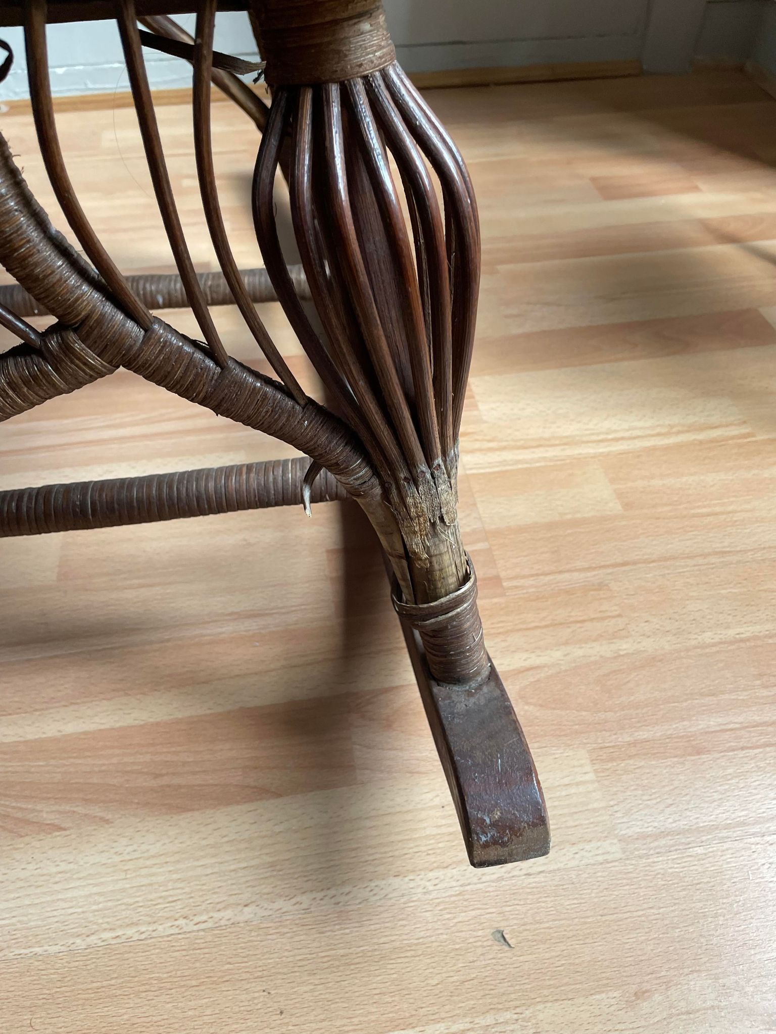 Rocking-chair wicker