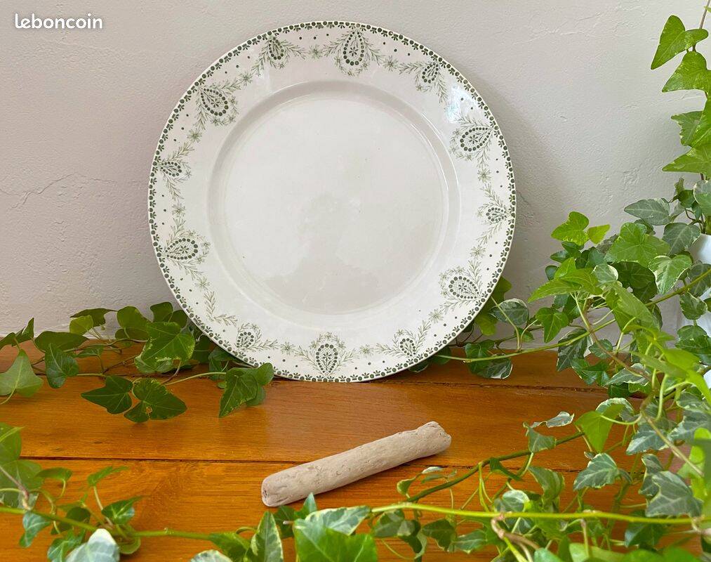 Antique serving dish in Creil & Montereau earthenware.