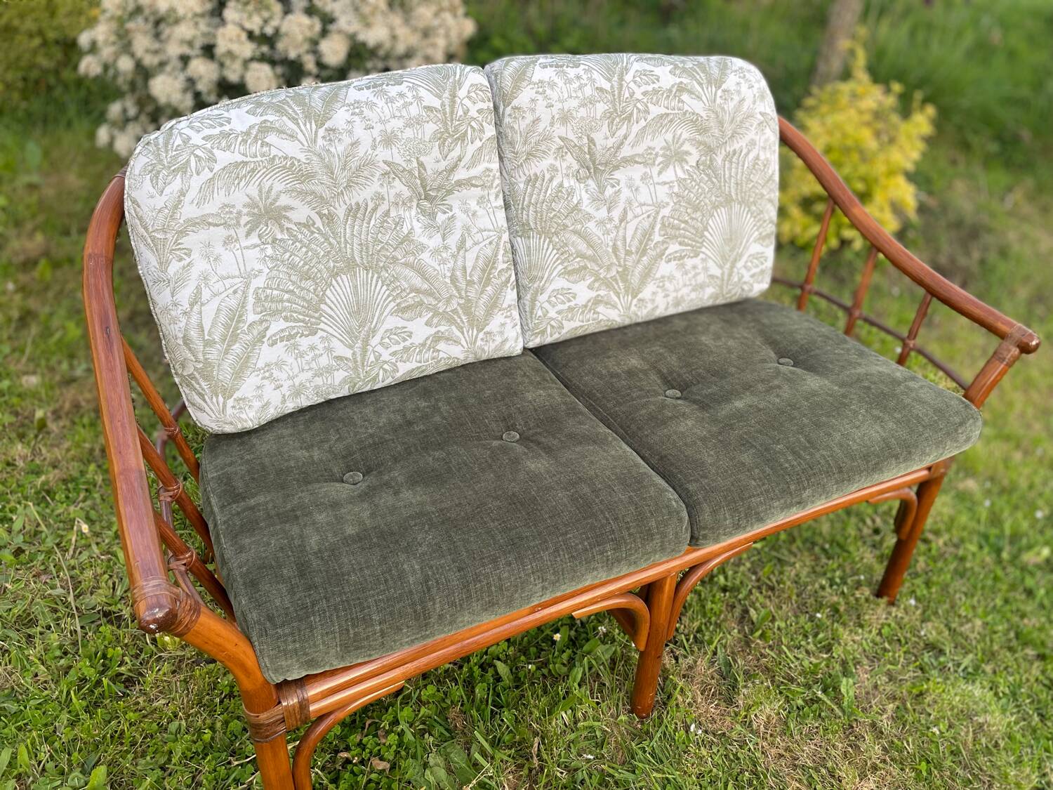 2-seater rattan bench