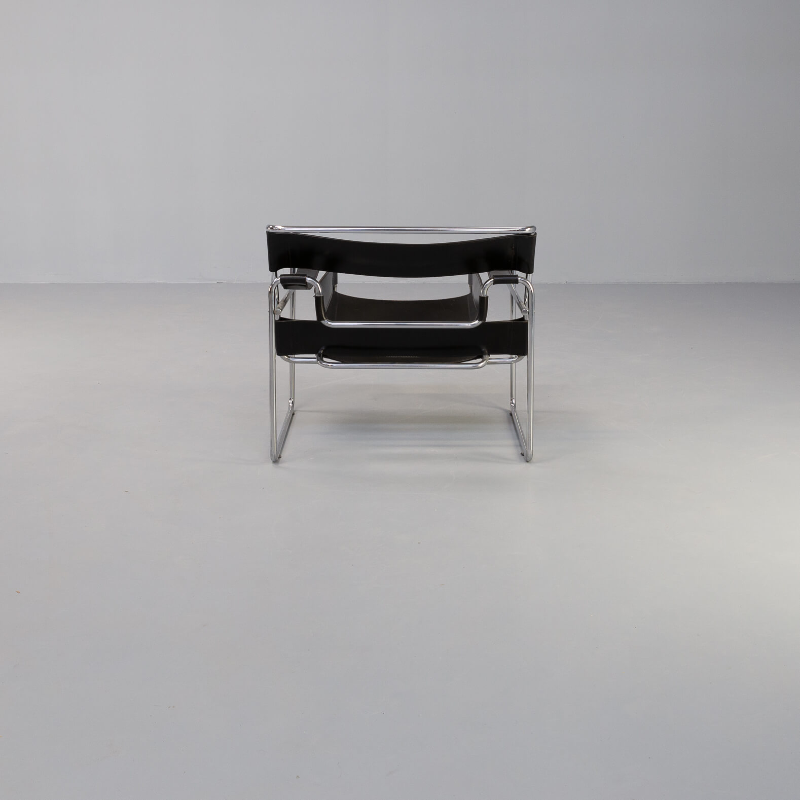 Marcel Breuer “wassily’ B3 chairs black leather for Gavina set/2