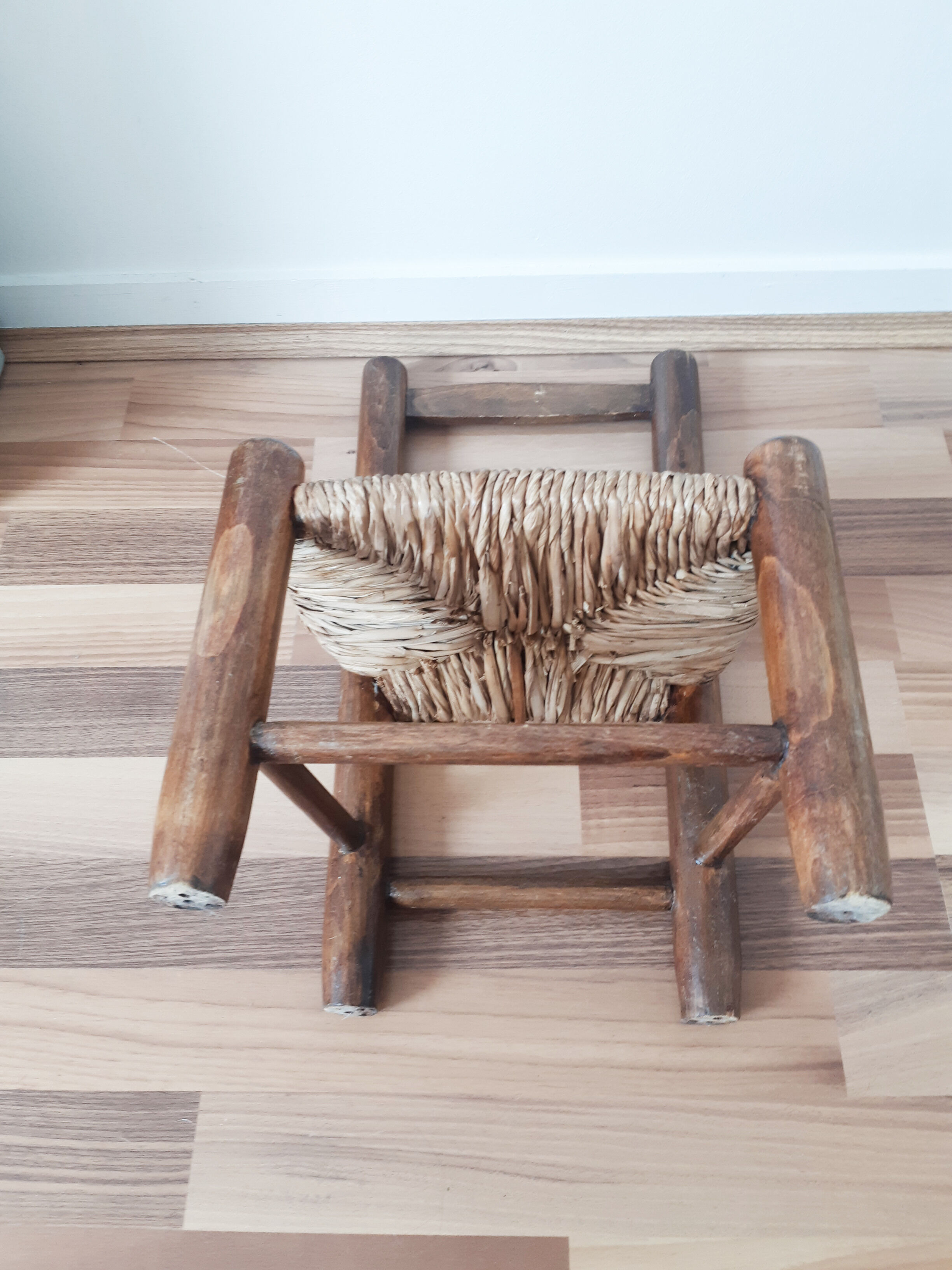 Vintage children's chair in wood and straw, made in France