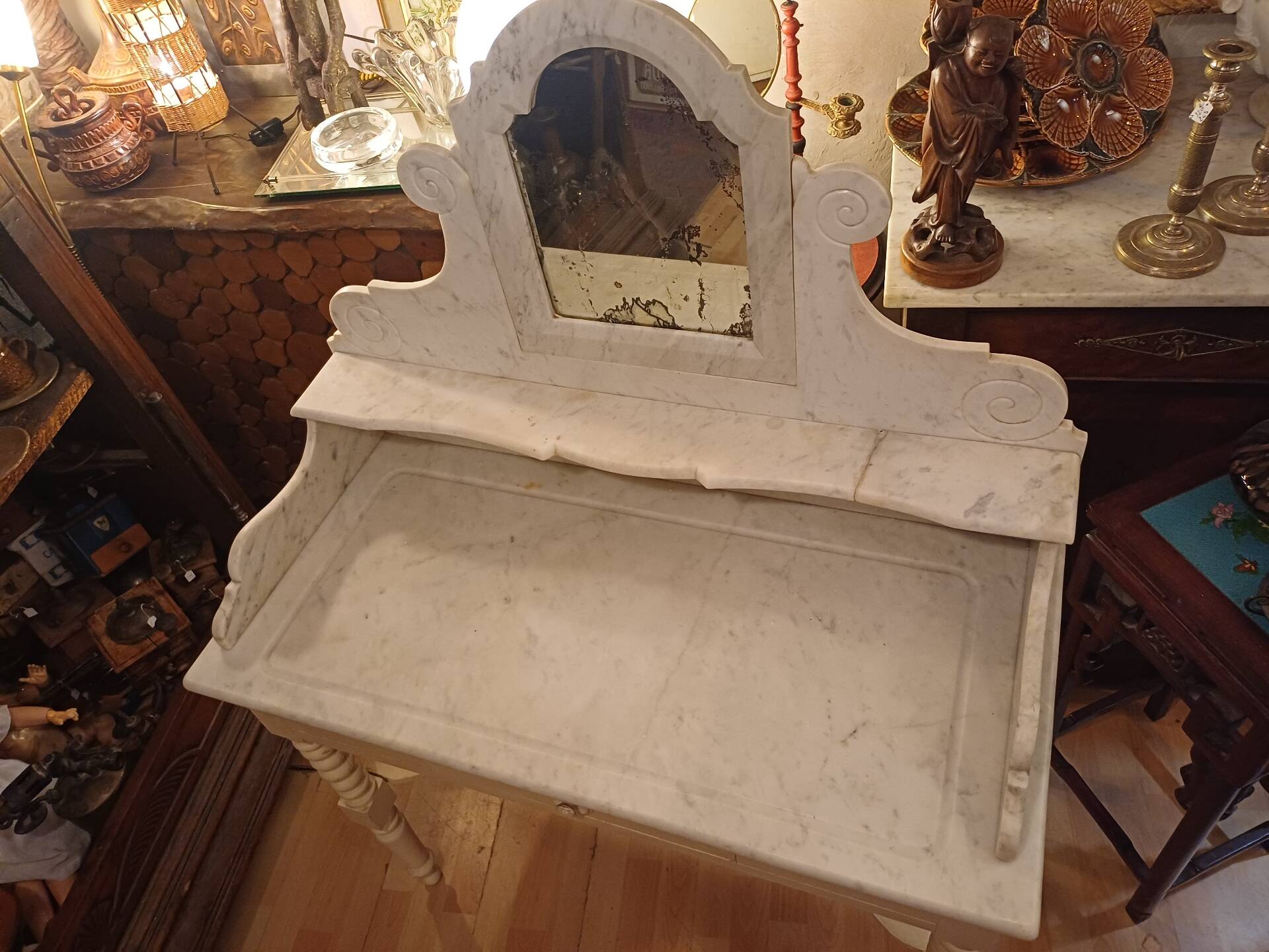 Belle et grande coiffeuse blanche, marbre blanc époque 19 eme