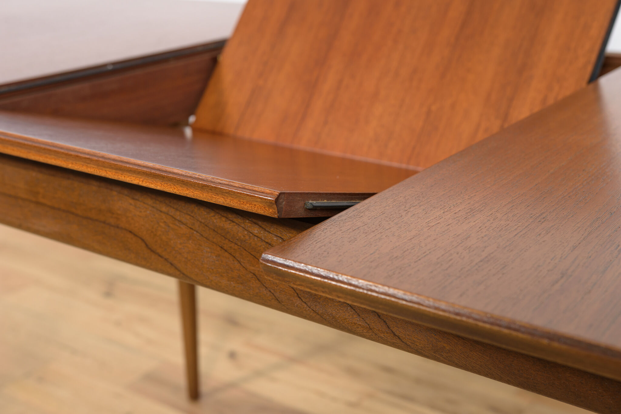 Mid-Century Teak Extendable Dining Table from McIntosh, 1960s