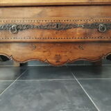 Armoire ancienne ou homme debout