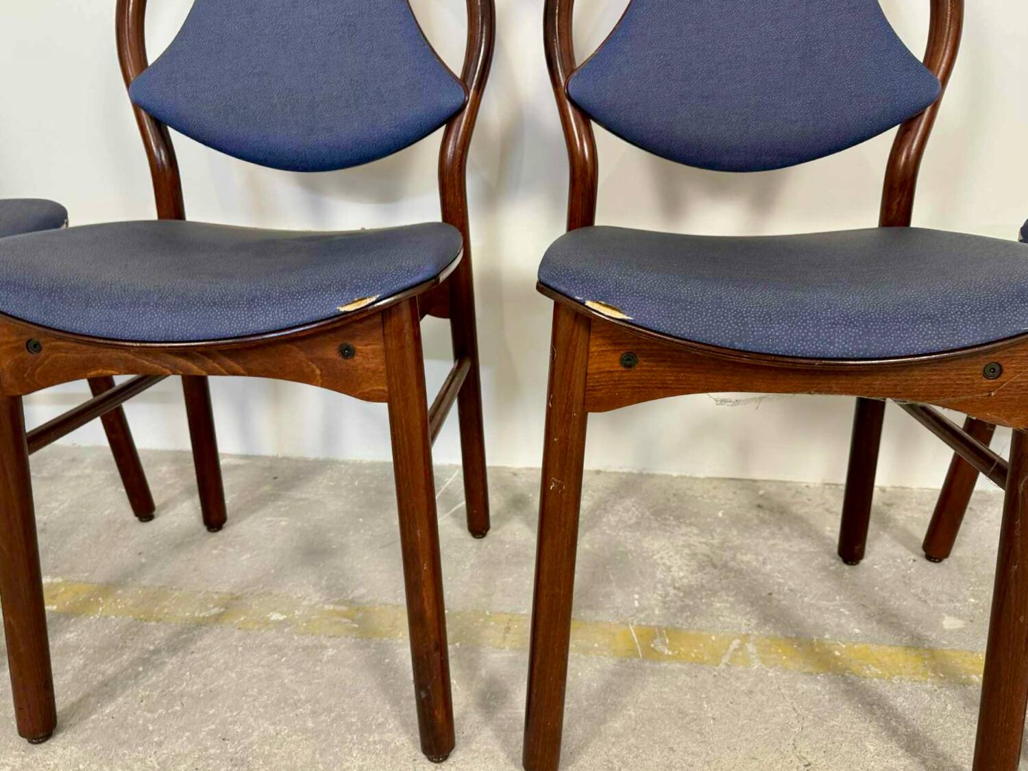 Lot de 12 chaises Baumann vintage assise Skaï bleu