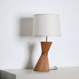 Lampe de table en rotin en forme de sablier