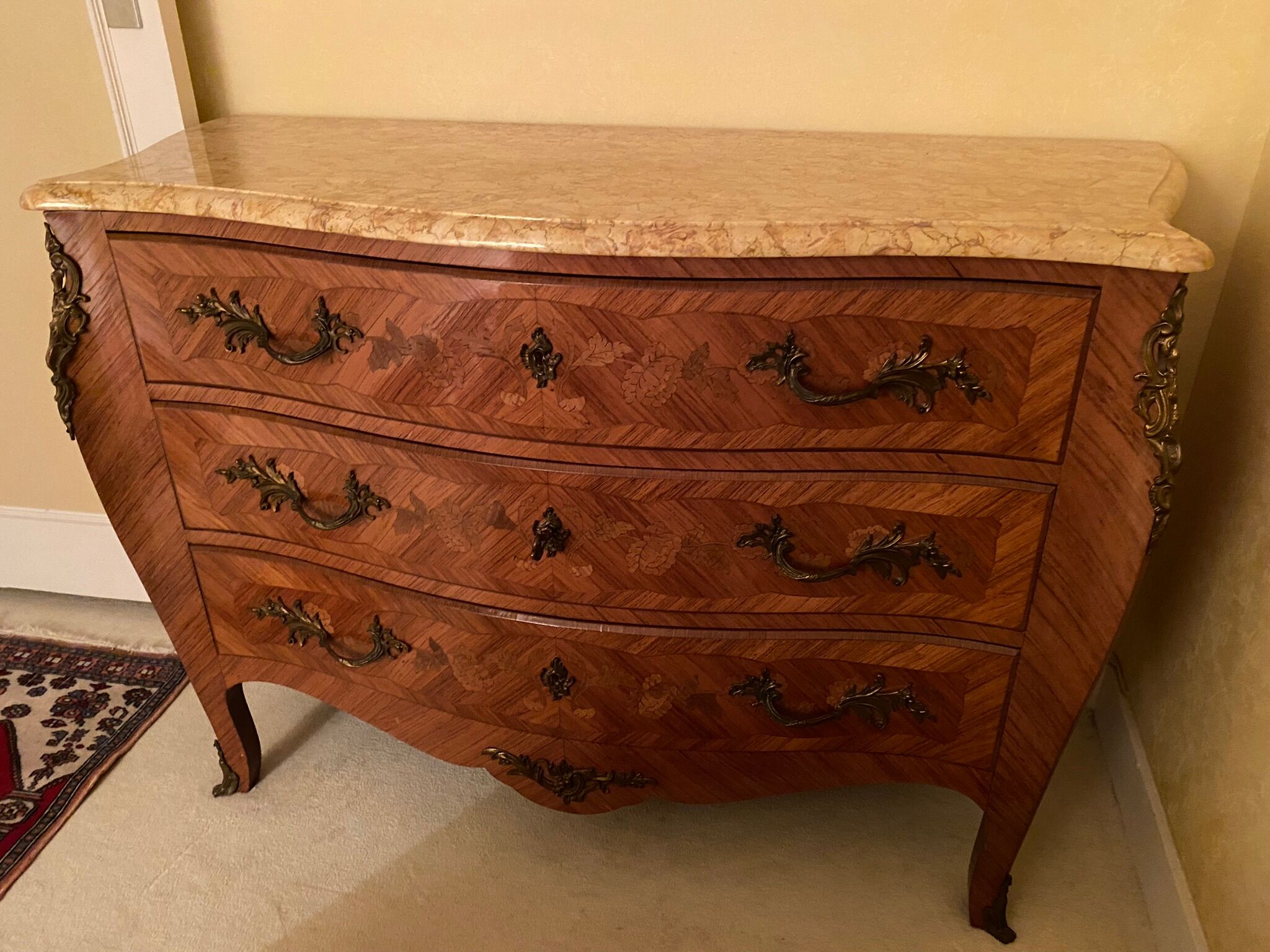 Commode bois de rose style Louis XV
