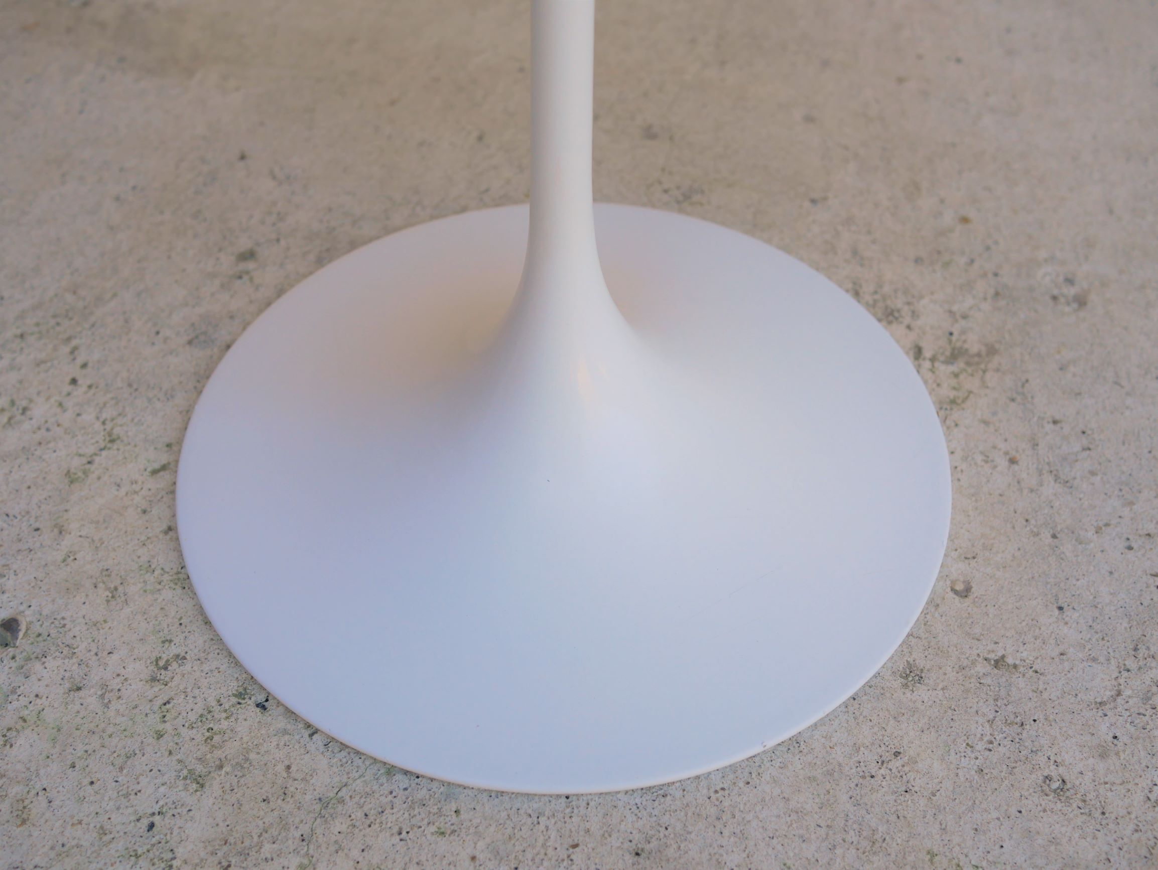 Tulip side table by Eero Saarinen for Knoll International Editions