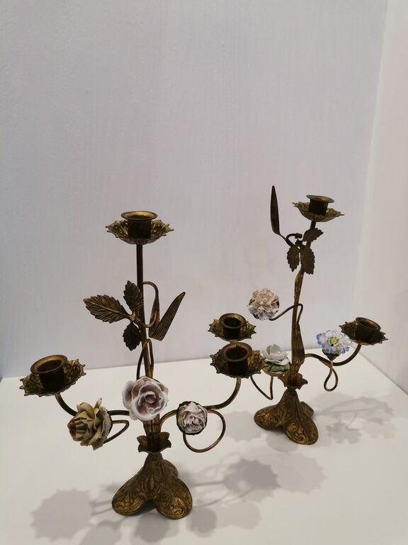 Paire de candelabres d'église fleurs céramique