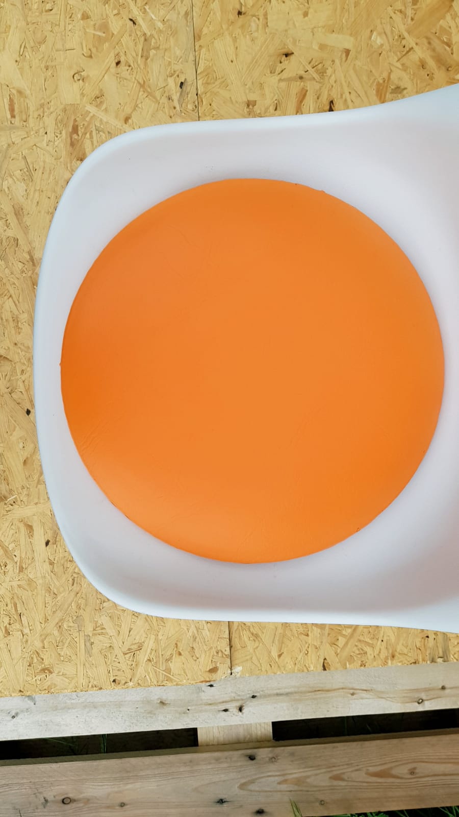 Chaise pivotante vintage pied tulipe orange