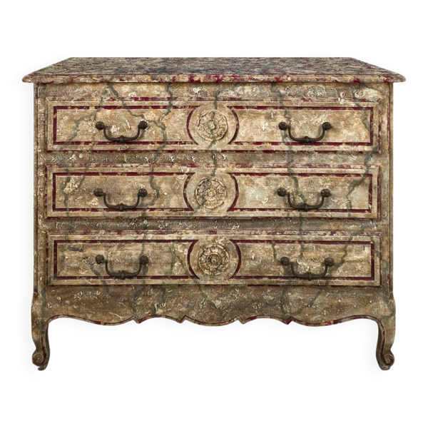 Commode de style Louis XV patiné