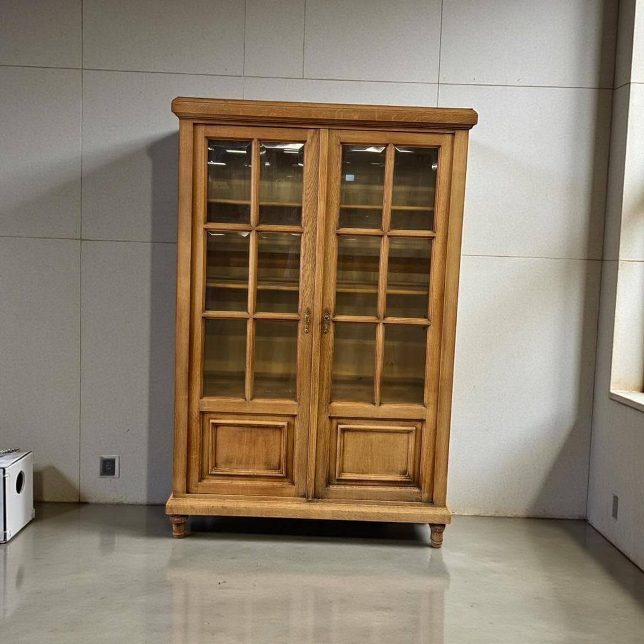 Vintage wooden display cabinet / bookshelf / shelf