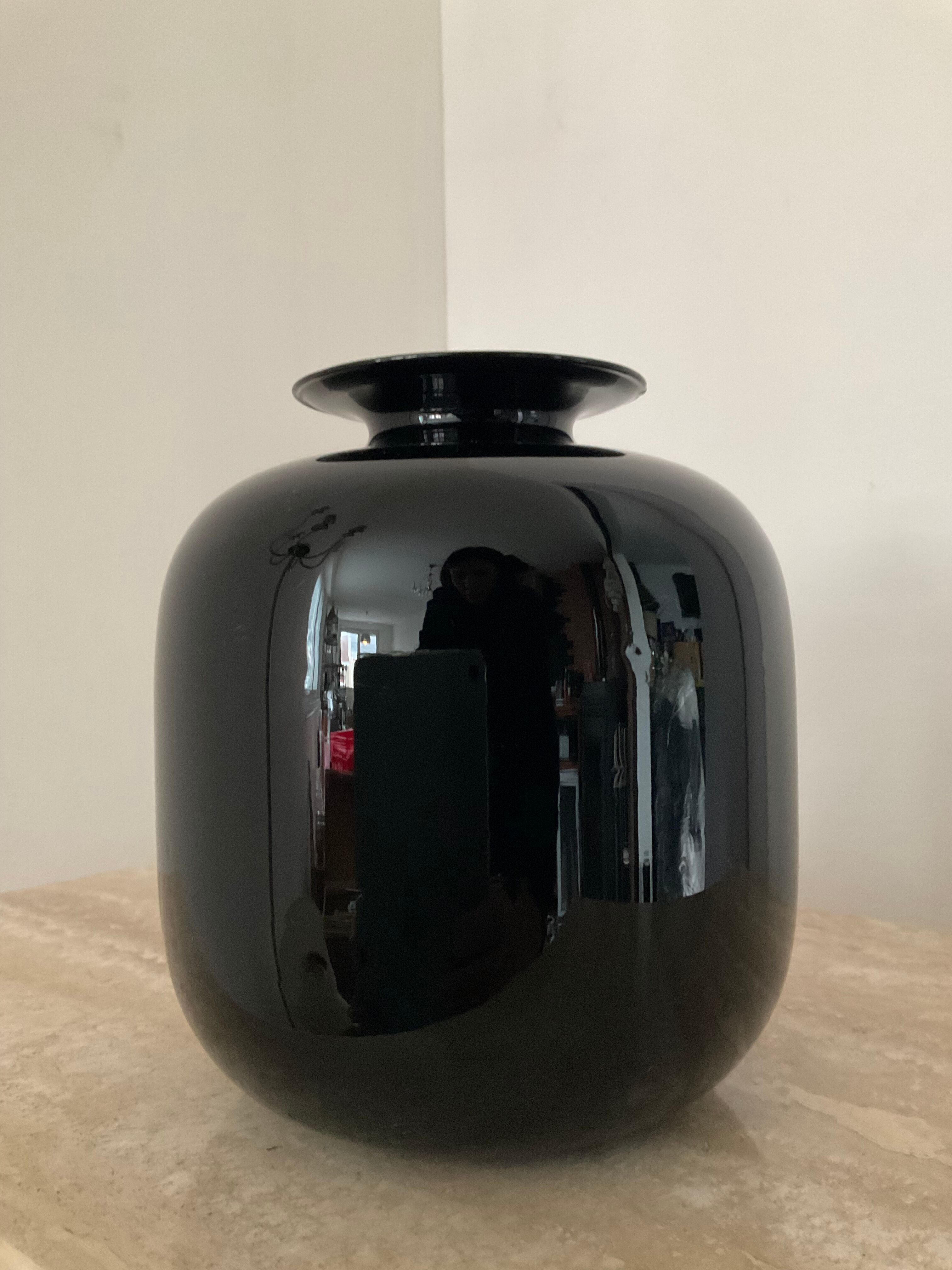 Vintage vase in black opaline 60s-70s