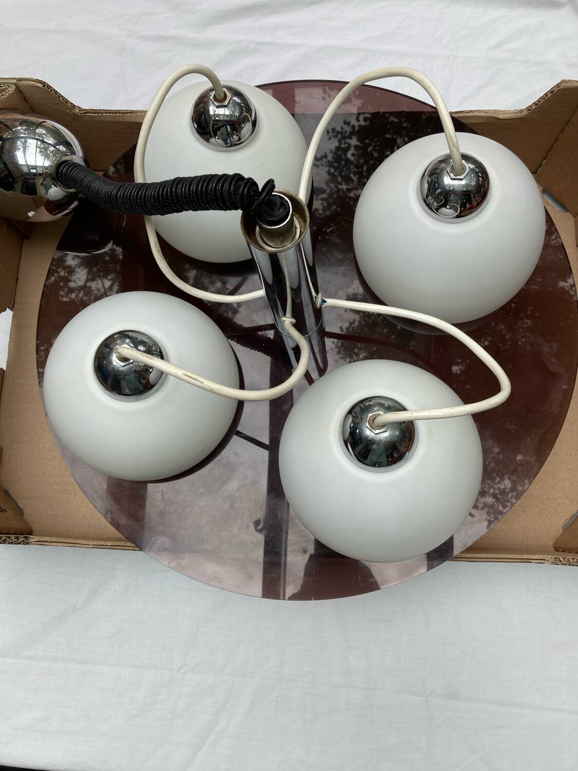 Lustre italien en opaline et plexiglas 70’s