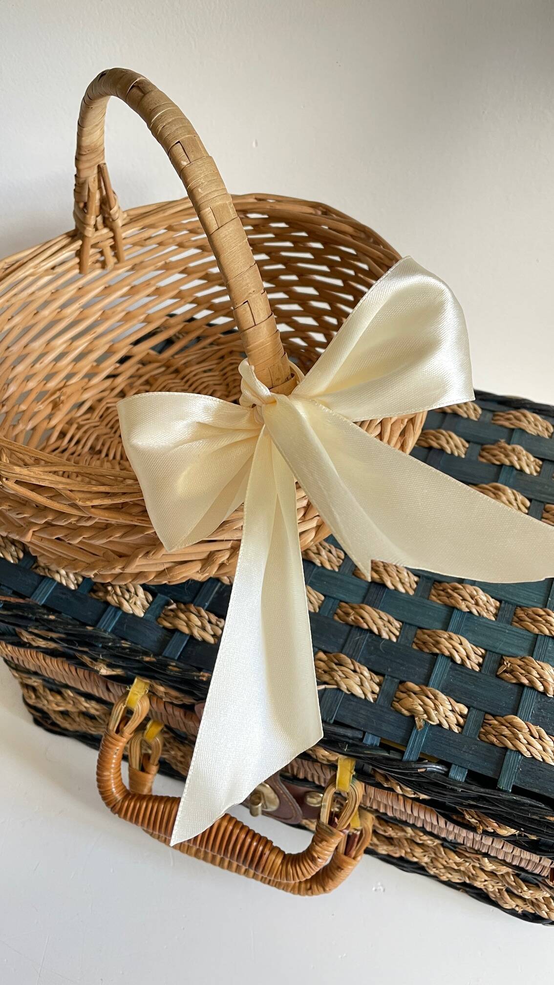 Set of 2 vintage rattan and rope baskets