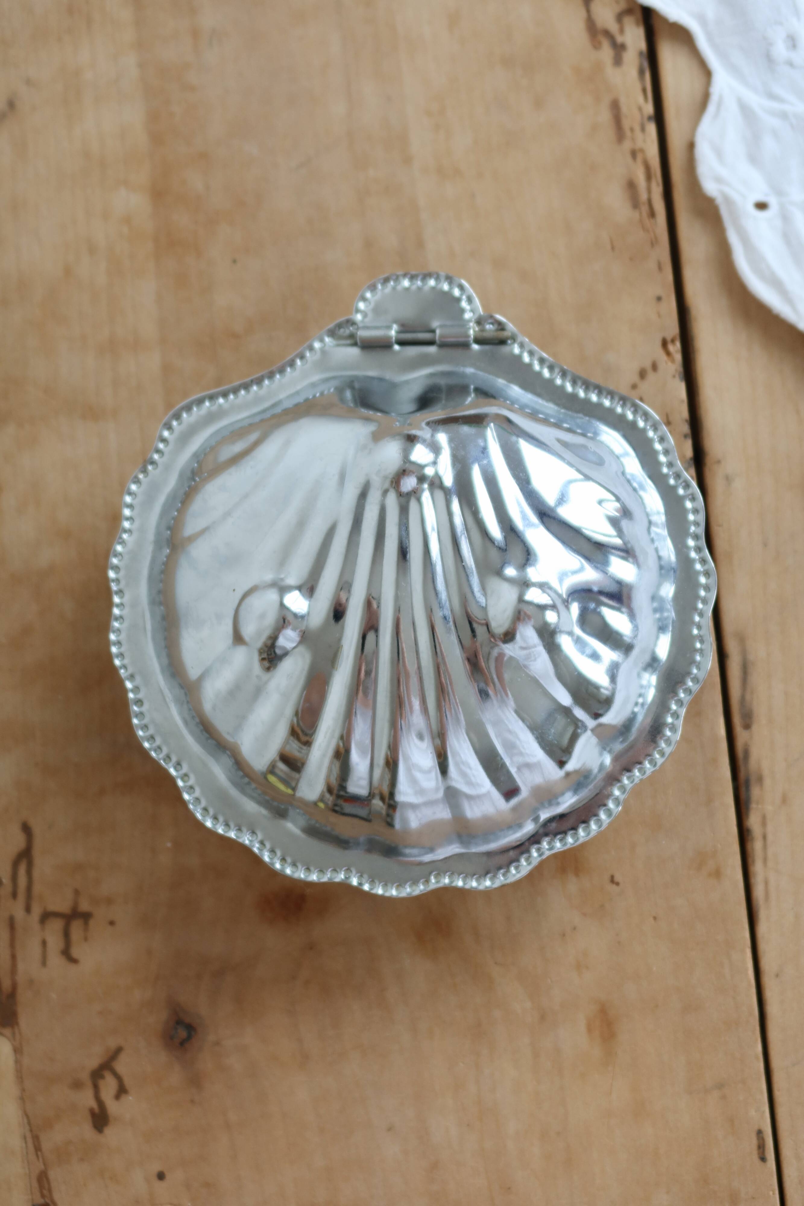 Vintage silver-plated shell butter dish