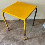 Yellow metal table ☐ 60 x 60 cm