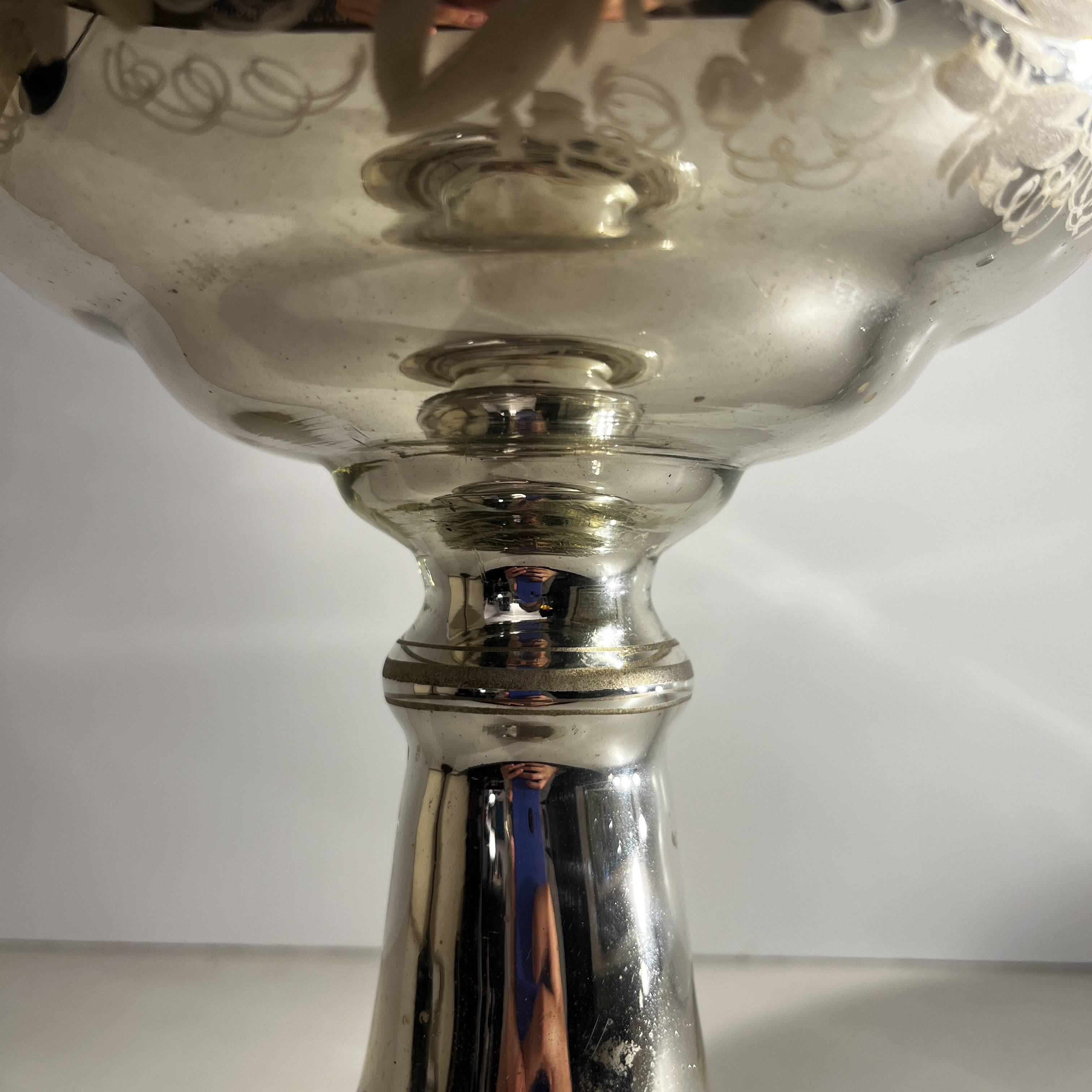 Cup in blown mercury and gilded glass called "sulfide", floral decoration engraved with