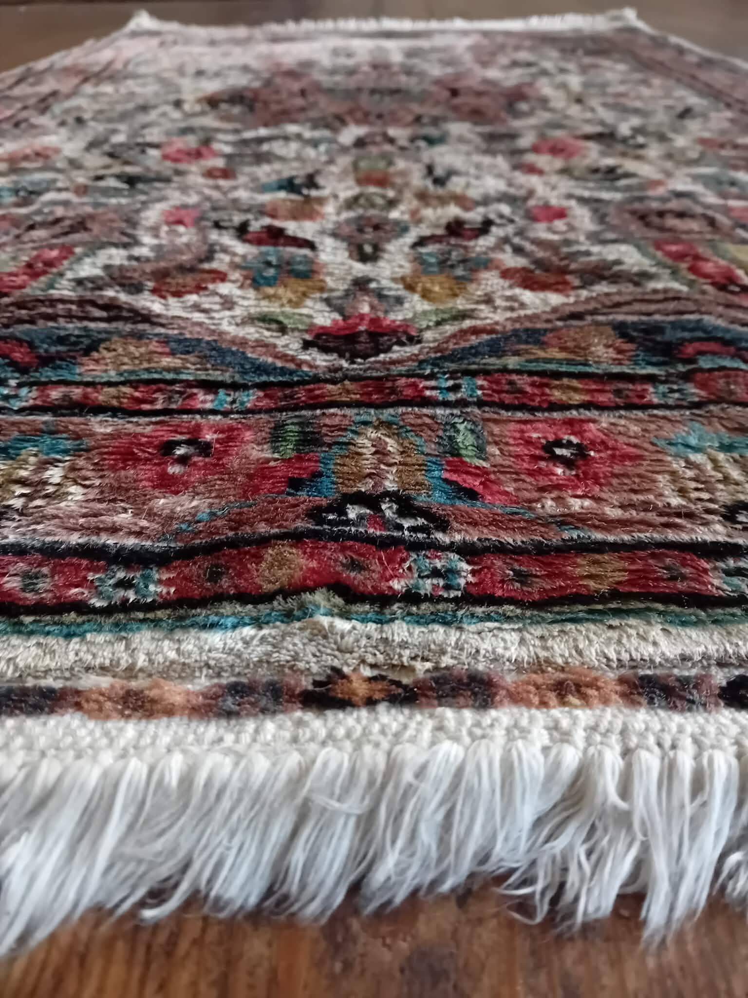 Handmade Pakistani wool and silk rug 124x77cm