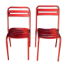 2 chaises Tolix T2 rouge par Xavier Pauchard