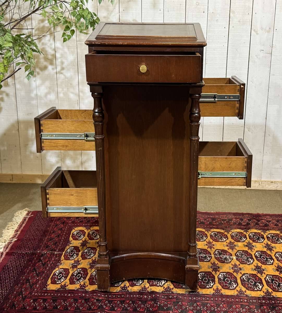 English desk in mahogany from the 1950s.