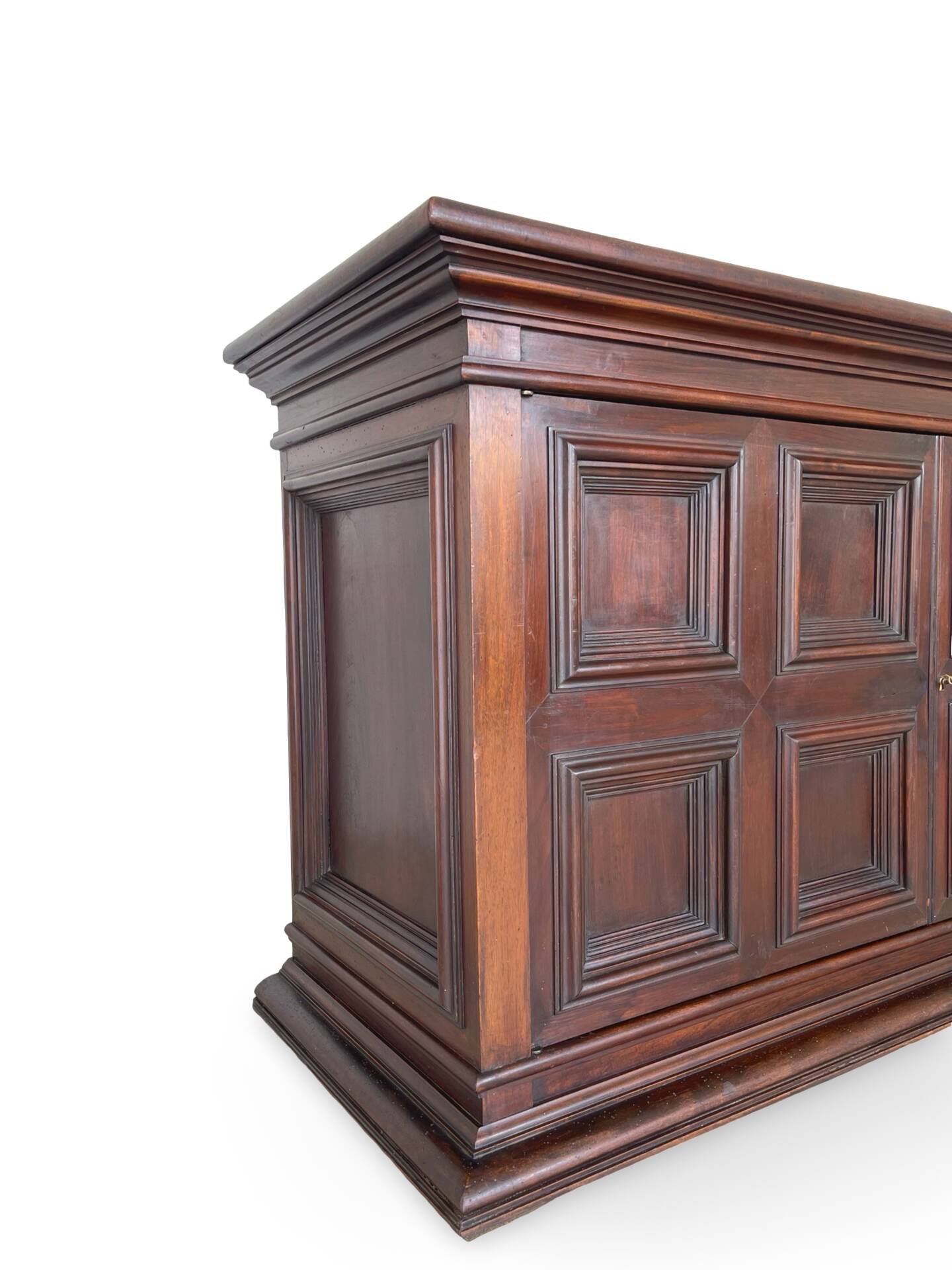 The high-quality Italian Renaissance Revival credenza, 1920s/1930s