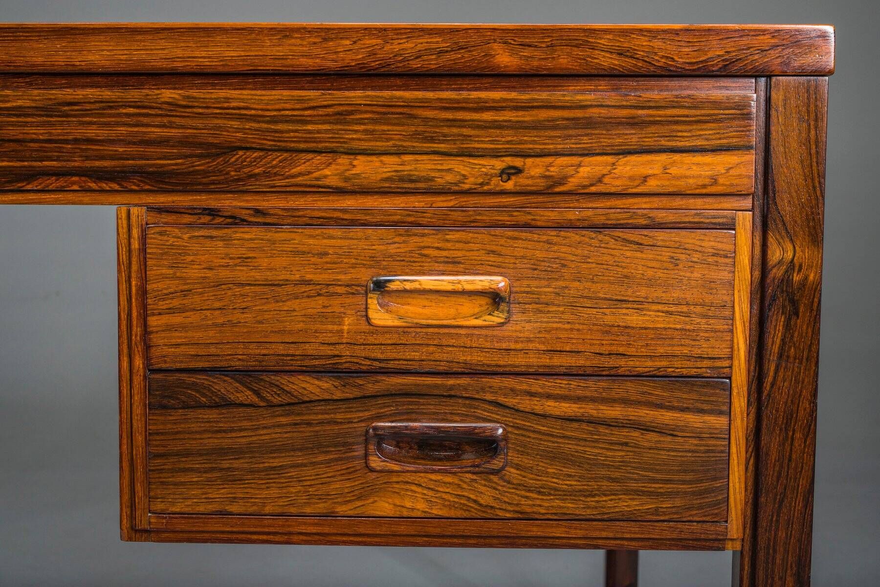 Danish executive desk in rosewood with black leather inlay from Søren Willadsen Møbelfabrik, 1960s