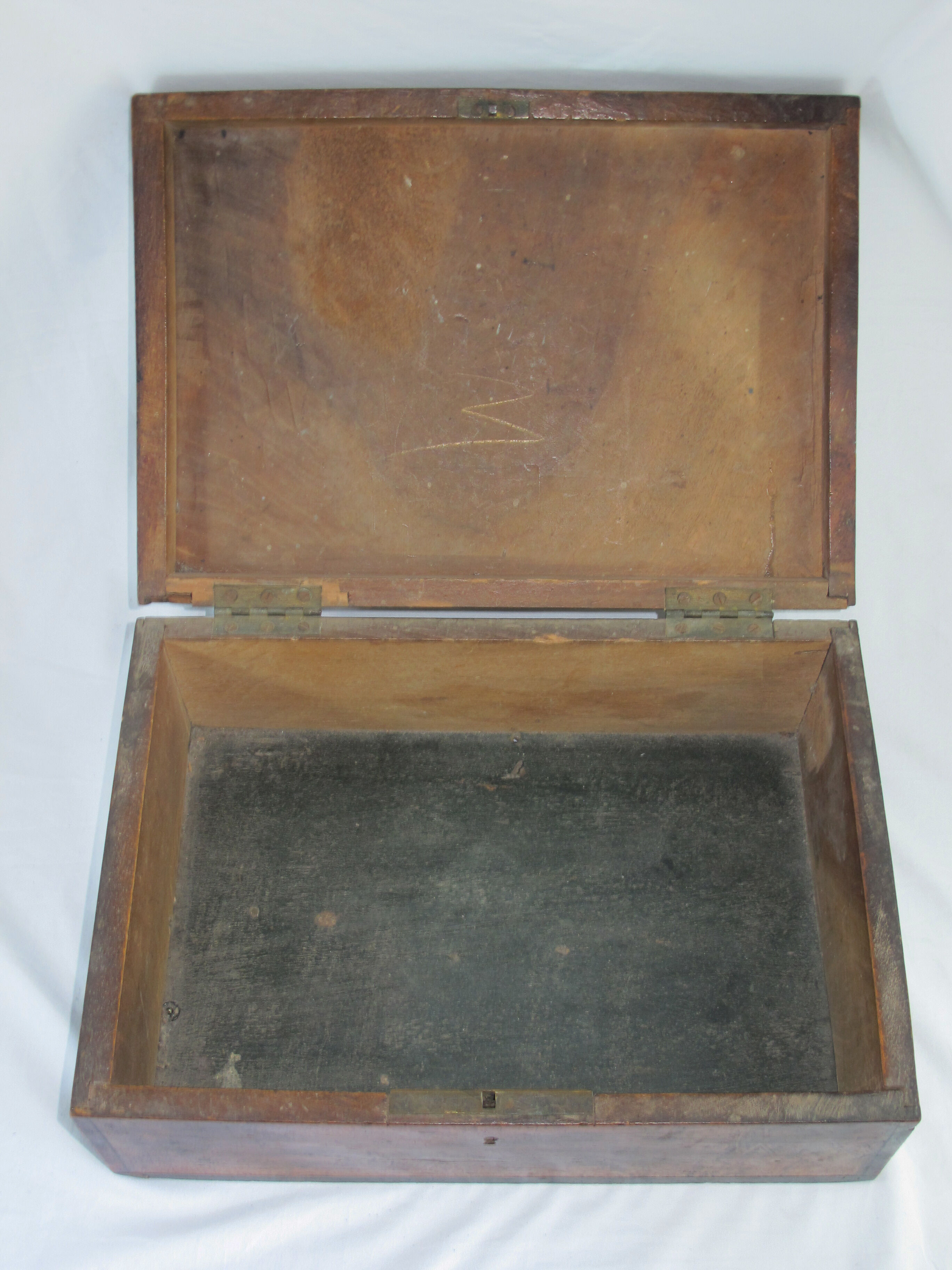 Ancienne boîte en bois