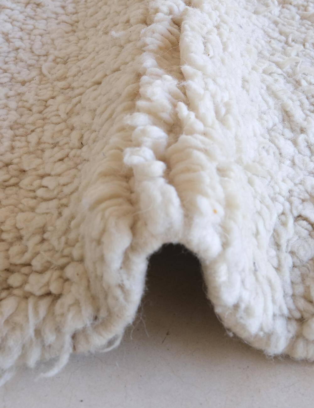 White and Pink Beni Ouarain Rug - 252 x 176 cm