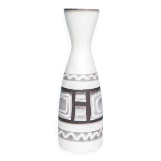 Vintage vase W-Germany flowers from the 1960s, natural boho tones.